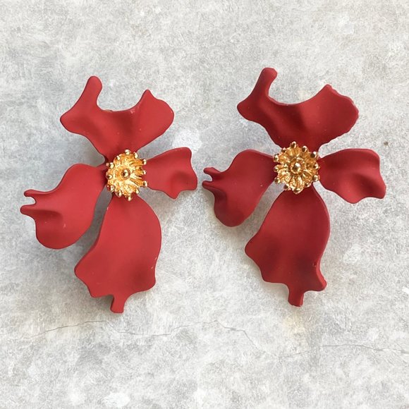 NEW Flower stud earrings in matte red - Picture 5 of 8